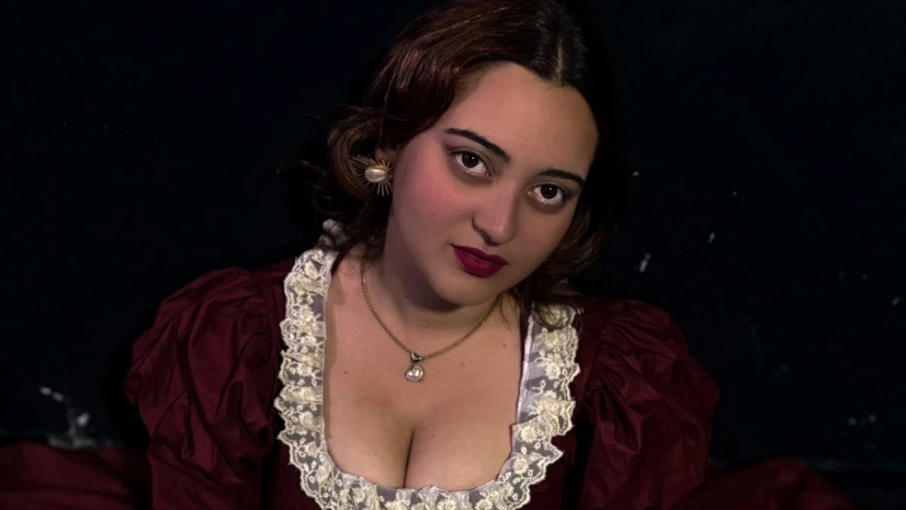 KAMELYALI KADIN